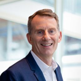 高盛Q2重仓科技股!增持英伟达(NVDA.US)、博通(AVGO.US),特斯拉(TSLA.US)持仓上涨120%