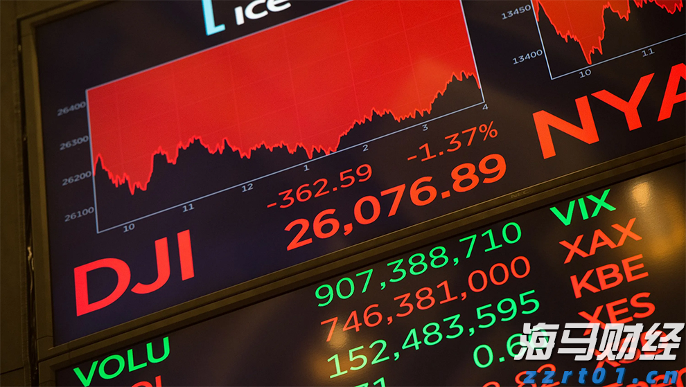 放飞和平鸽 纪念大会在《歌唱祖国》大合唱中结束